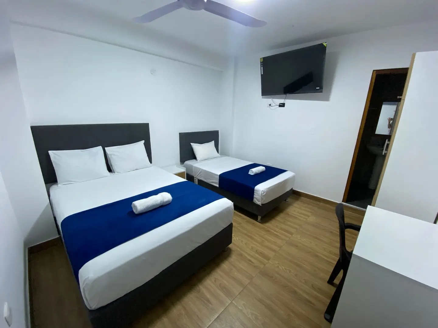 Habitación Doble Mixta Interna (2 Plazas + 1 ½ Plazas)